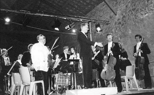 Konzert in der eiskalten, halbfertigen »Ferme des Jeux«.